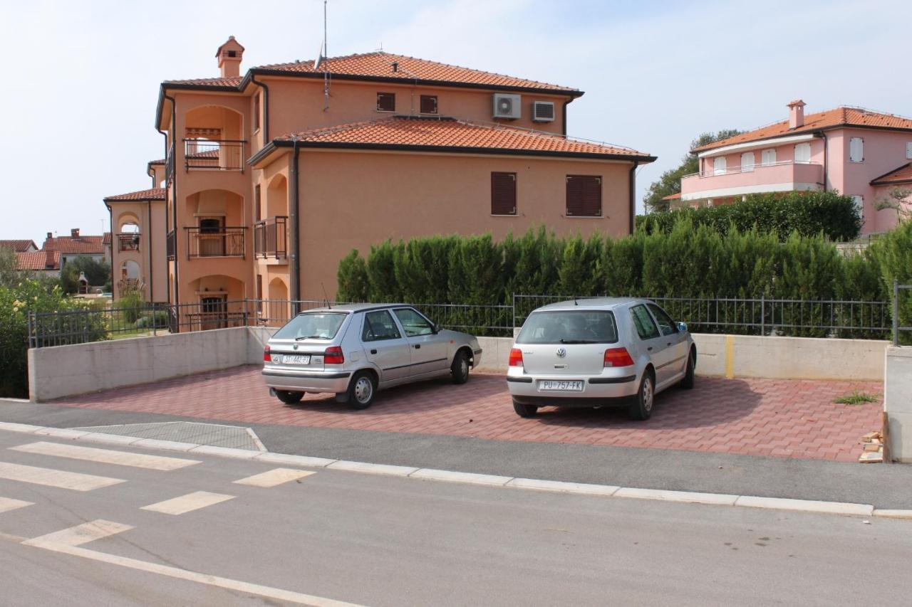 Apartments With A Swimming Pool Novigrad - 7078 외부 사진