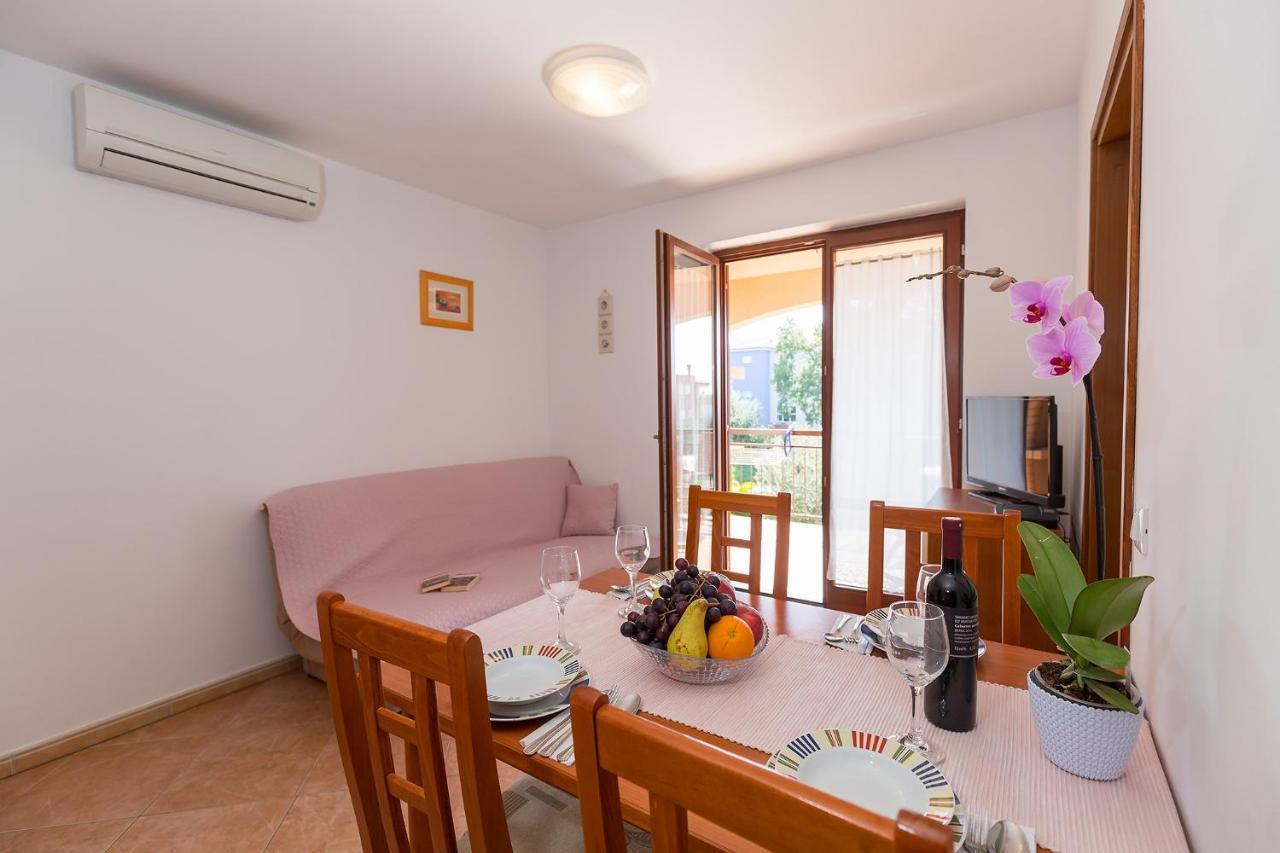 Apartments With A Swimming Pool Novigrad - 7078 외부 사진