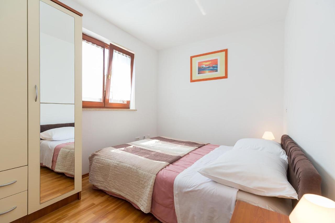 Apartments With A Swimming Pool Novigrad - 7078 외부 사진