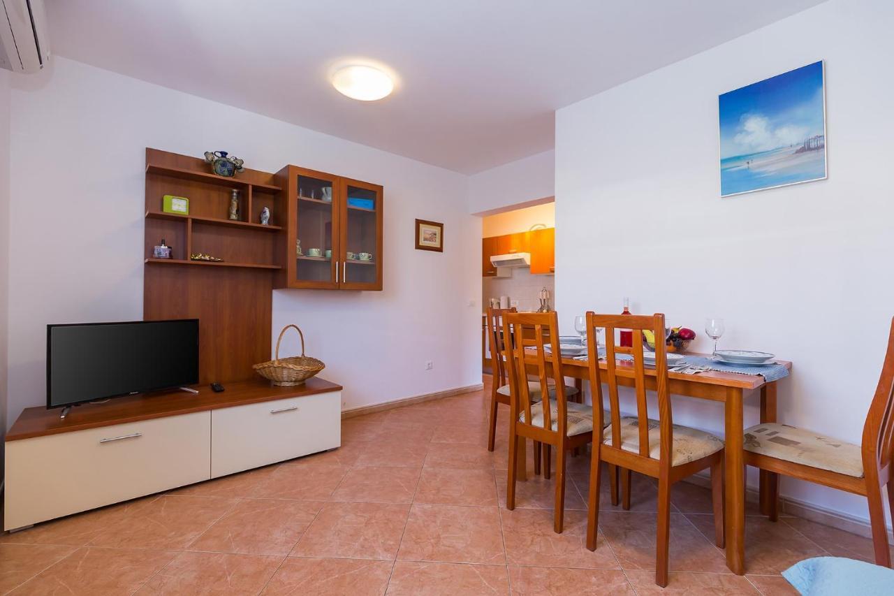 Apartments With A Swimming Pool Novigrad - 7078 외부 사진